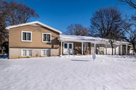 7355 Heather Heath, West Bloomfield, MI 48322