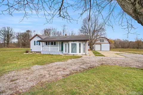 1305 E King St, Corunna, MI 48817