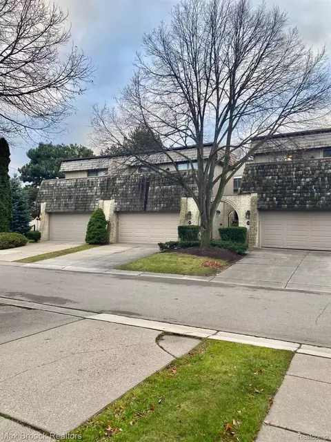 1236 Oakwood #66, Rochester Hills, MI 48307