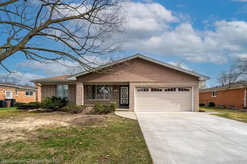 4684 Chapel Dr, Troy, MI 48085