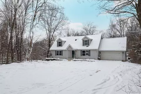 2562 Judah Rd, Lake Orion, MI 48359