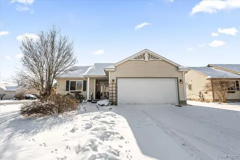 2644 Thistlewood Dr, Howell, MI 48843