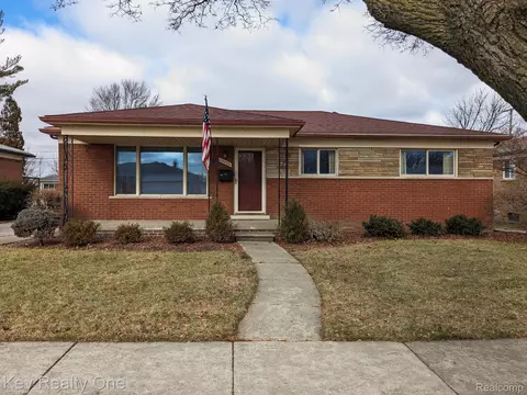 11171 Irvington Dr, Warren, MI 48093