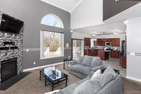 6312 Sadie Ln, Belleville, MI 48111