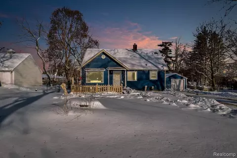 3366 Pasadena, Lake Orion, MI 48359