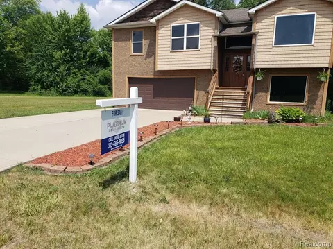 11257 Delano St, Romulus, MI 48174 photo 1