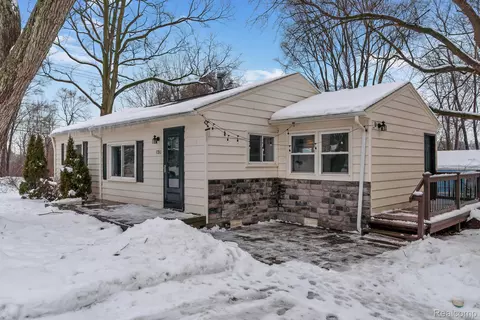9310 Hillcrest, Springfield, MI 48348