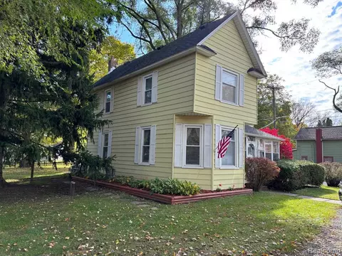 10547 Livingston St, Whitmore Lake, MI 48189