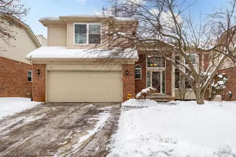 3137 Silverbrook Dr, Rochester, MI 48306