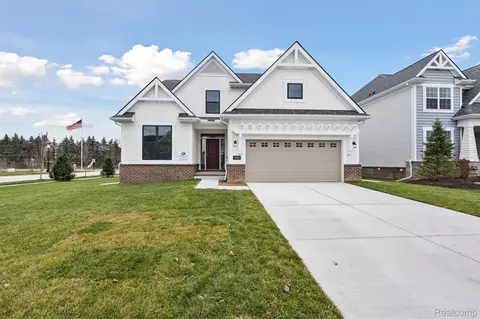 1900 Emerald Ln, Wixom, MI 48393