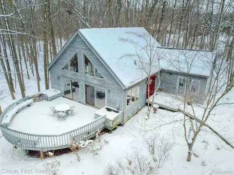 5400 Richardson Rd, Genoa, MI 48843