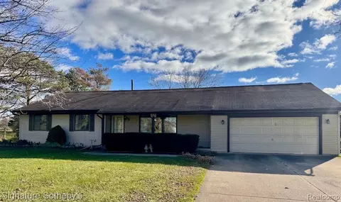 551 Waldon Rd, Lake Orion, MI 48359