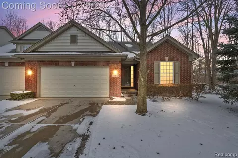35824 Preserve Ln, Harrison Township, MI 48045
