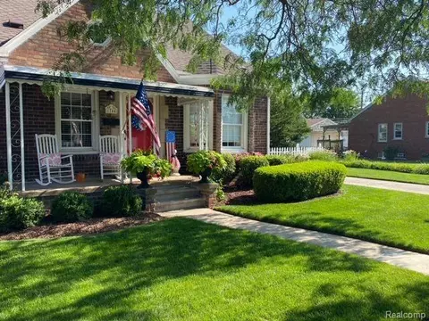1744 Elm St, Wyandotte, MI 48192