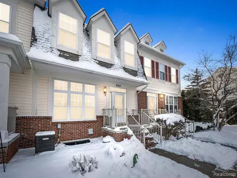 8102 Heron Hills Dr, Walled Lake, MI 48390