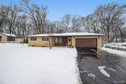 2330 Keith Rd, West Bloomfield, MI 48324