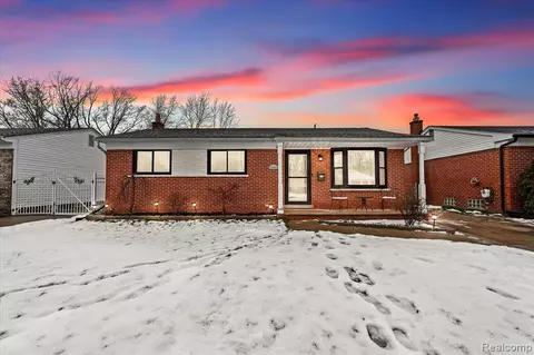 22915 Avon St, Saint Clair Shores, MI 48082