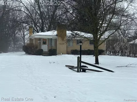 15119 Bainbridge St, Livonia, MI 48154