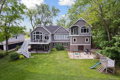 10772 Bogie Lake Rd, White Lake, MI 48386