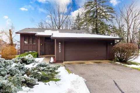 6639 Blue Spruce Crt Ct, West Bloomfield, MI 48324