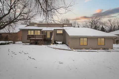 36056 Farmbrook Dr, Clinton Township, MI 48035