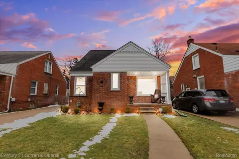 1347 Hollywood St, Dearborn, MI 48124