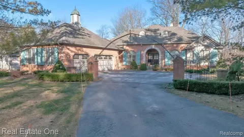 10144 Boulder Pass, Davisburg, MI 48350