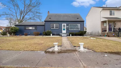 27517 Sheridan St, Garden City, MI 48135