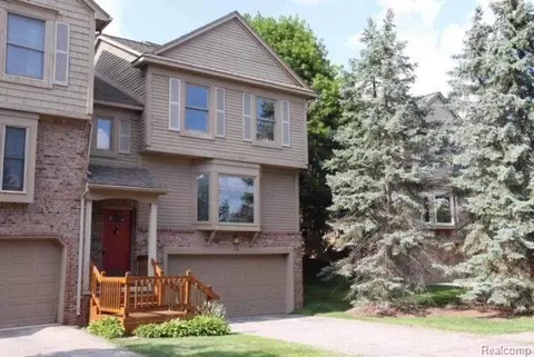 4196 Colorado Ln, West Bloomfield, MI 48322