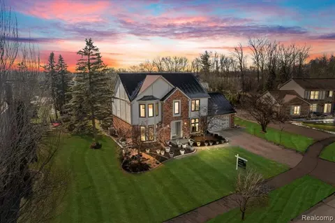 34799 Bretton Dr, Livonia, MI 48152