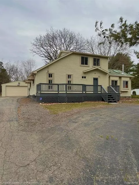 8709 Clarridge Rd, Clarkston, MI 48348
