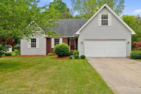 3665 Wooded Twigs Dr, Fort Gratiot, MI 48059