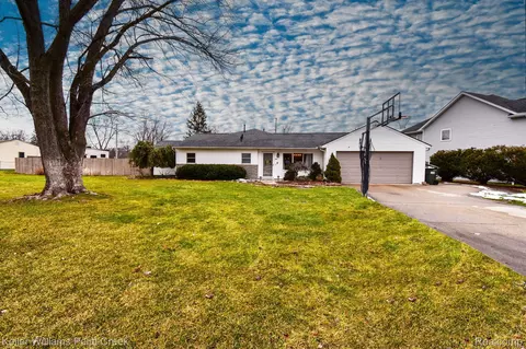 3091 Avon Manor Rd, Rochester Hills, MI 48307