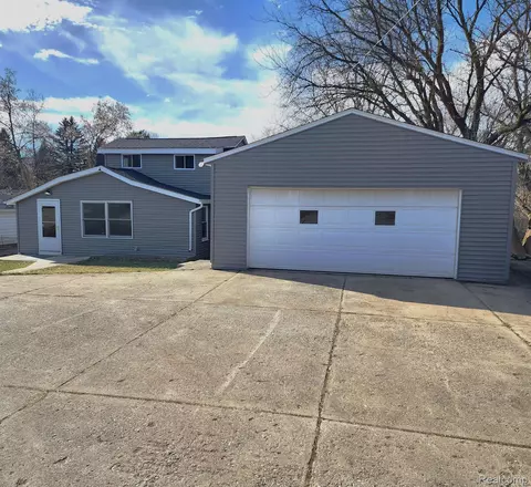 5082 Center Rd, Grand Blanc, MI 48439