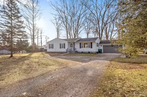 24775 Joyce Rd, Flat Rock, MI 48134