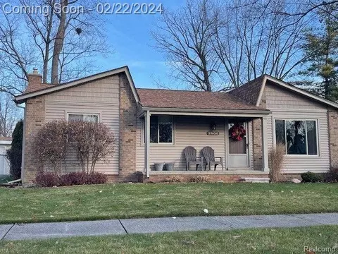 21656 Birch St, Woodhaven, MI 48183