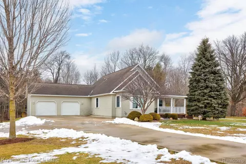 7578 Waters Edge Dr, Tuscola, MI 48768