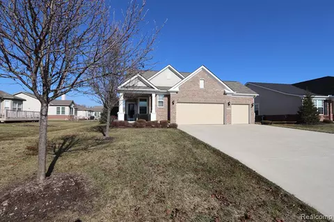 26392 St Clair Dr, Flat Rock, MI 48134