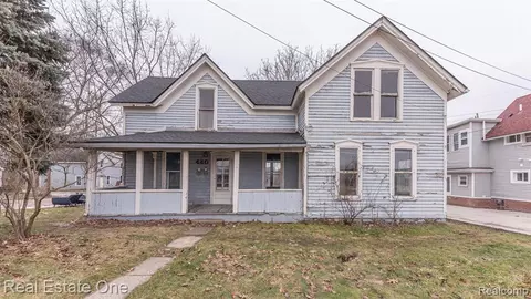 440 E Lake St, South Lyon, MI 48178