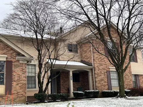 29539 Pine Ridge Cir, Farmington Hills, MI 48331