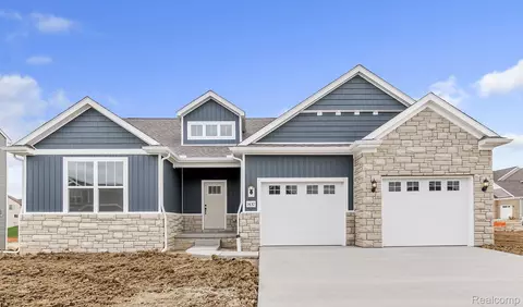 549 Birkdale Dr, Howell, MI 48843
