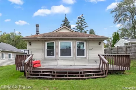 662 Lawson Dr, Lake Orion, MI 48362