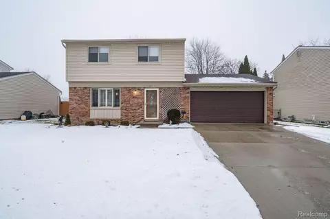 30371 Dover St, Flat Rock, MI 48134