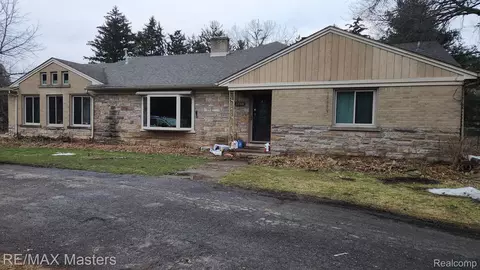 23768 Huron River Dr, Rockwood, MI 48173