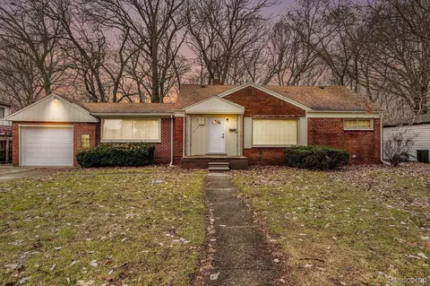 21121 Westhampton St, Oak Park, MI 48237