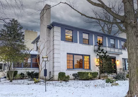 15832 Windmill Pointe Dr, Grosse Pointe Park, MI 48230
