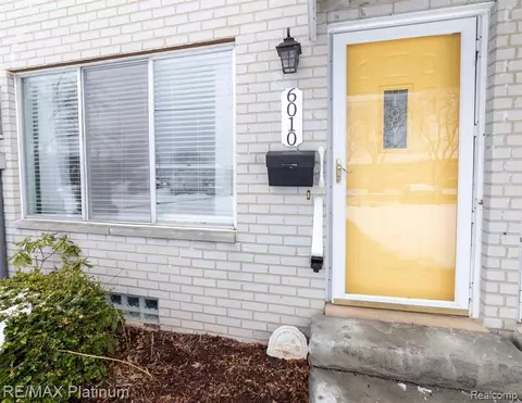 6010 Alan Dr #30, Brighton, MI 48116