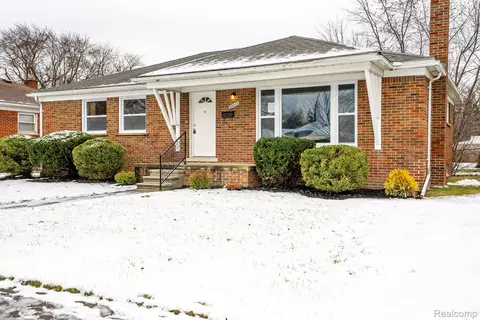 20212 Frazho St, Saint Clair Shores, MI 48081