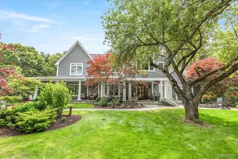1463 Wind River Dr, Milford, MI 48381