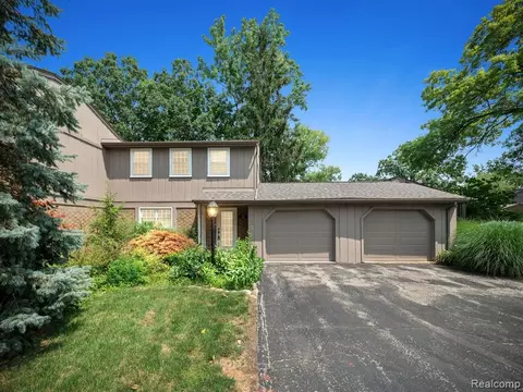 1192 Rolling Acres Dr, Bloomfield Hills, MI 48302